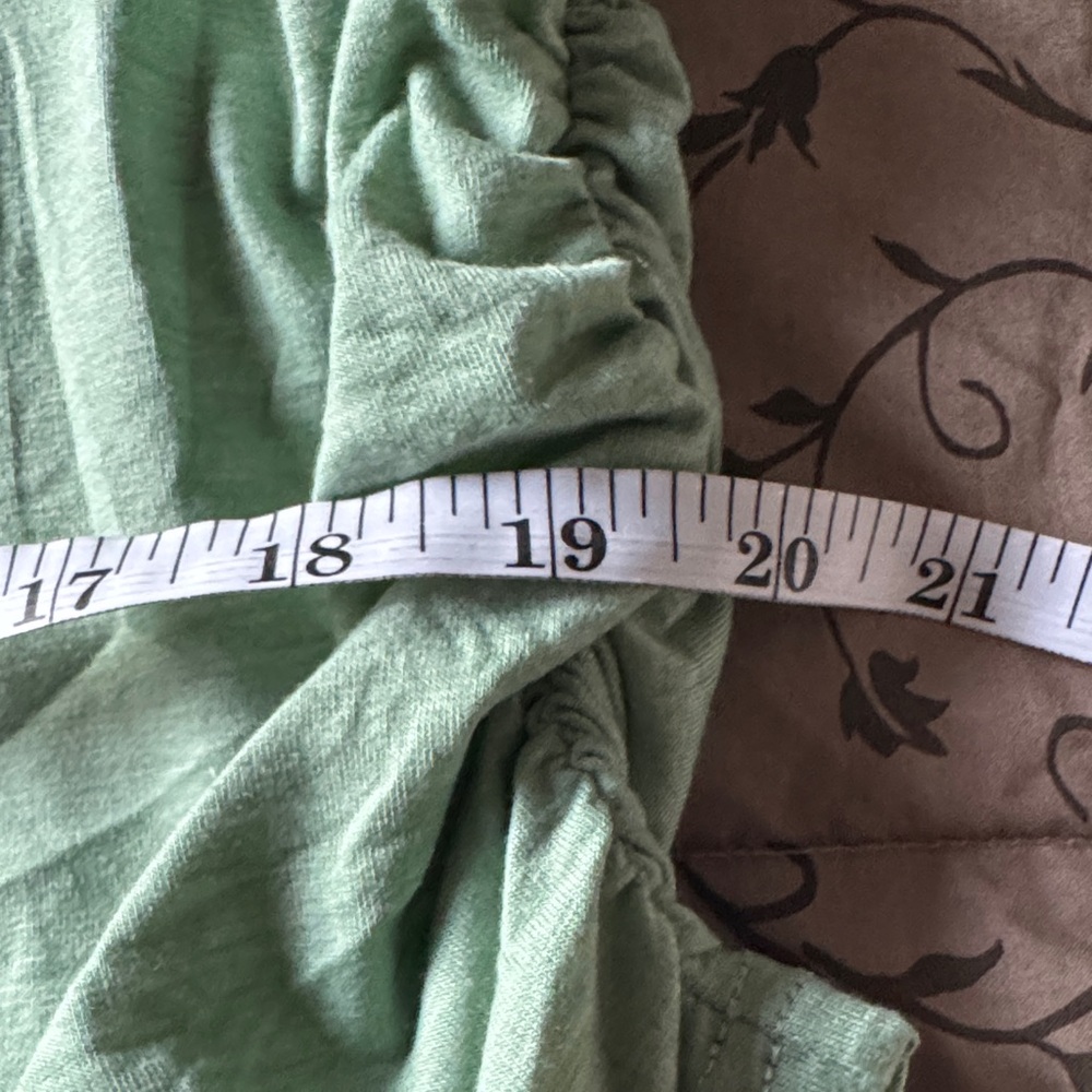 WIHOLL Sage Green Ruched Hem V-Neck Tee – XL (NWT) - Picture 10 of 10